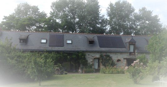solution aérovoltaique sur toiture ardoise avec velux